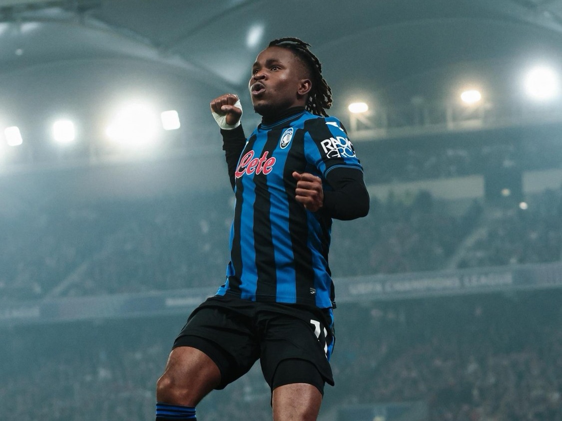 阿森纳绝杀乌拉圭，莱万点燃赛场