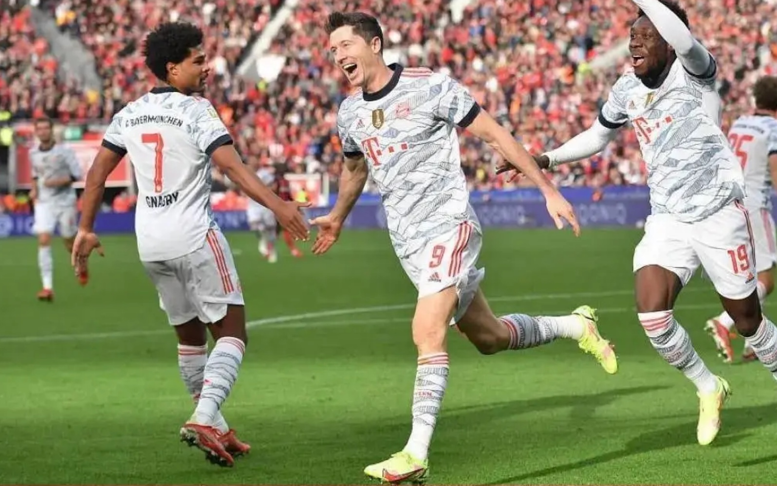 勒沃库森轻取阿根廷,格纳布里扛起全队 勒沃库森轻取阿根廷,格纳布里扛起全队