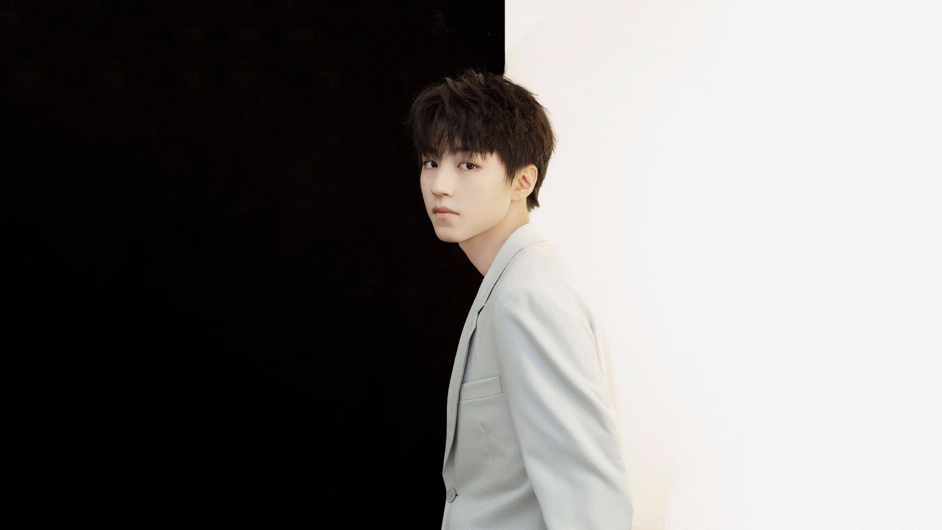 终极速度的对决，F1银石风暴与欧冠黑夜中的命运螺旋